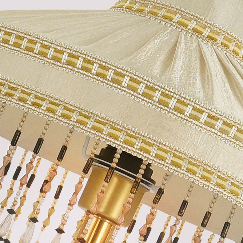 Zeitgenössische Luxus-Tischlampe aus Stoff mit rundem Schirm und Messingsockel, 1 Licht, für das Home Office 