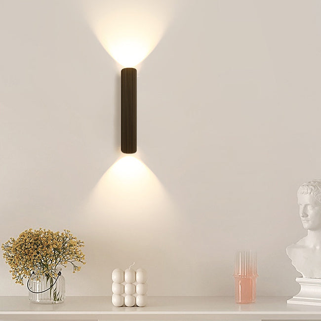 مصباح حائط LED من الألومنيوم والحديد بأسطوانة مخططة بتصميم حديث وبسيط لغرفة النوم 