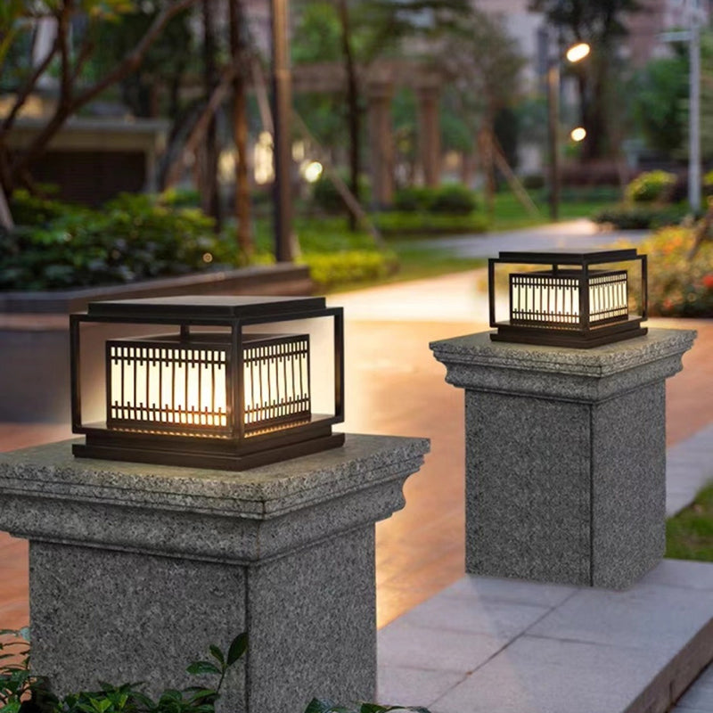 Traditionelle chinesische quadratische 1-flammige Pfostenleuchte aus Edelstahlglas für den Garten 