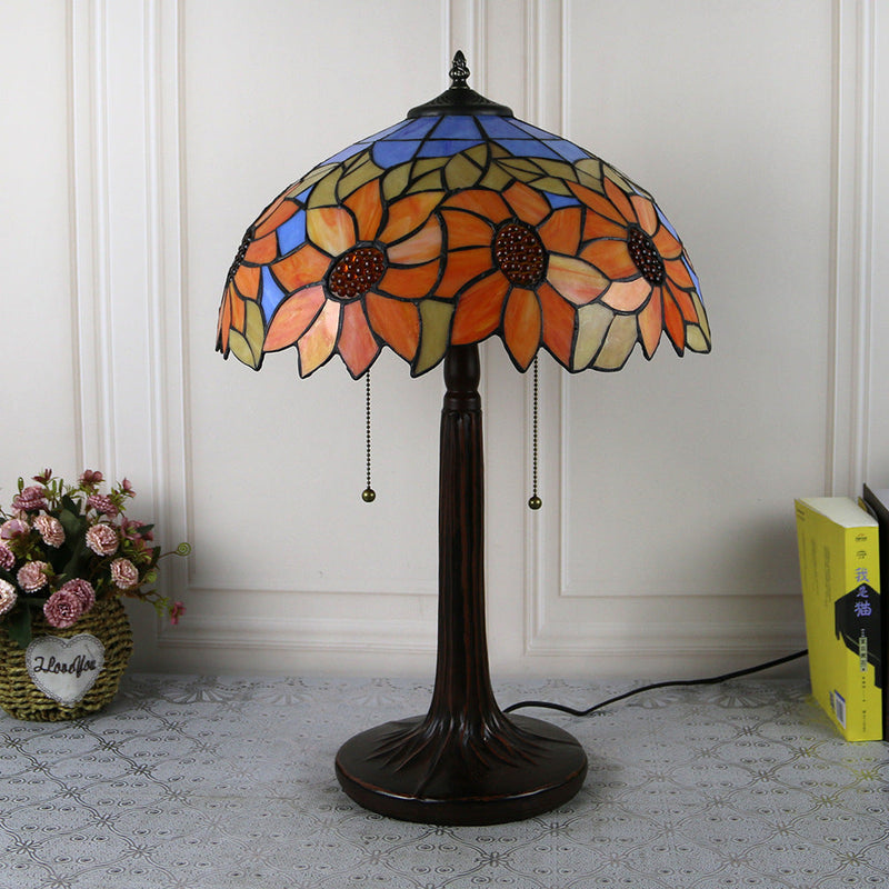Traditionelle Tiffany Pastoral Rose Blume Buntglas 2-Licht Tischlampe für Schlafzimmer