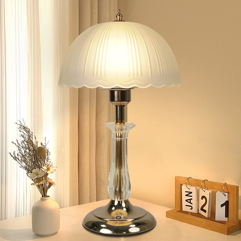 Lámpara de mesa contemporánea nórdica de hierro con cúpula de vidrio y una luz para el lado de la cama 