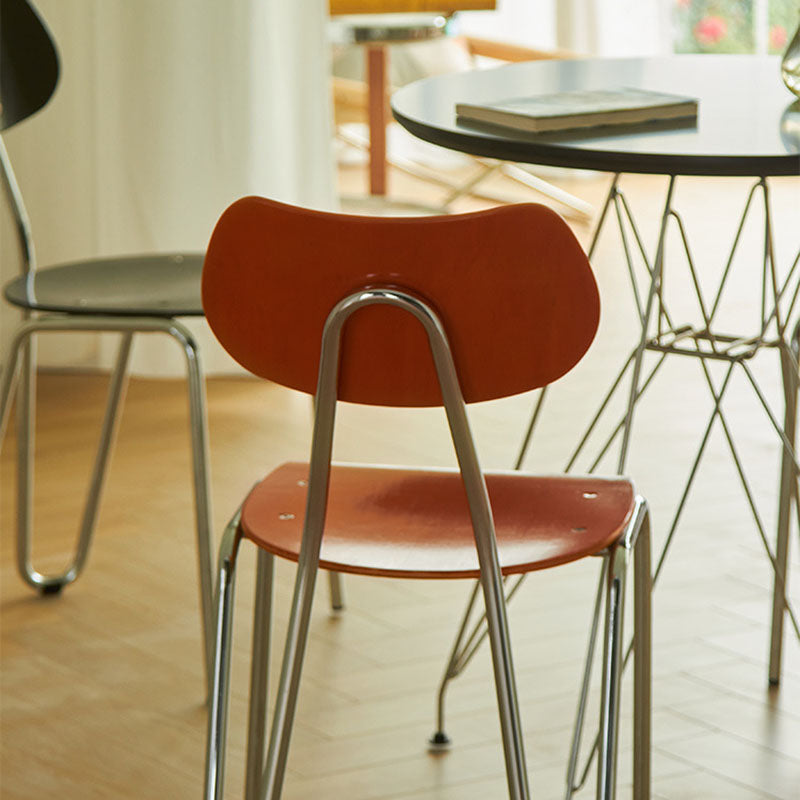 Moderner minimalistischer quadratischer Metall-Holz-Stuhl mit vier Beinen und Rückenlehne für das Wohnzimmer 