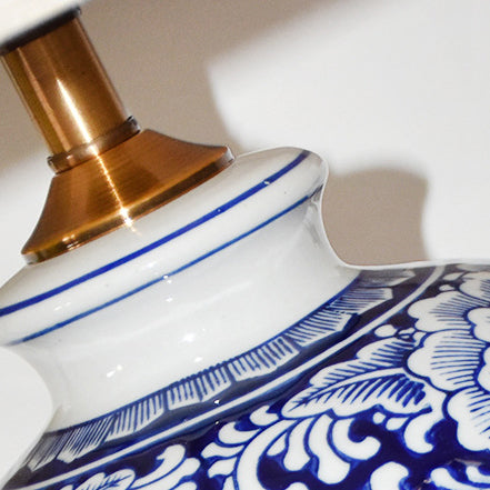 Abat-jour en tissu chinois traditionnel peint à la main avec une base en céladon 1-lampe pour salon 