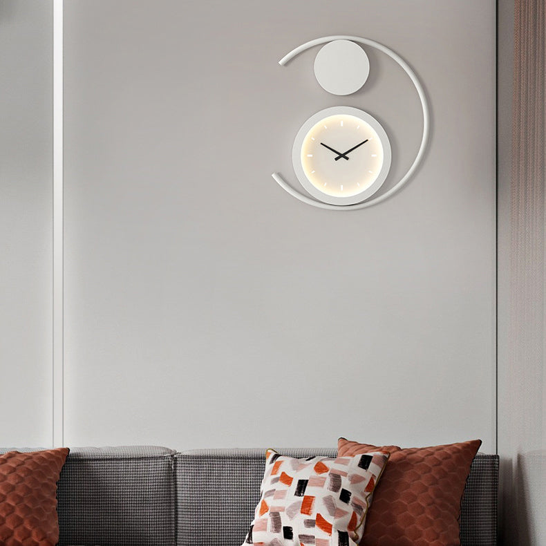 Horloge décorative ronde contemporaine créative en forme de cœur en fer acrylique LED applique murale pour chambre 