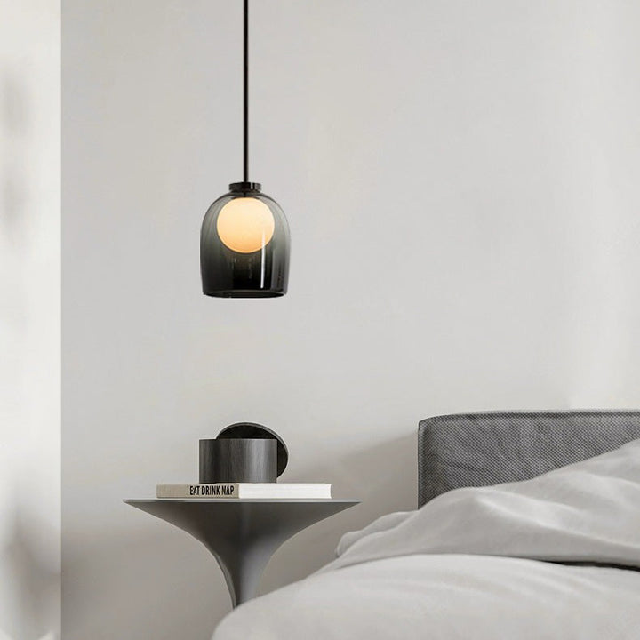 Lustre suspendu contemporain nordique en verre et fer avec une lumière pour chambre à coucher 