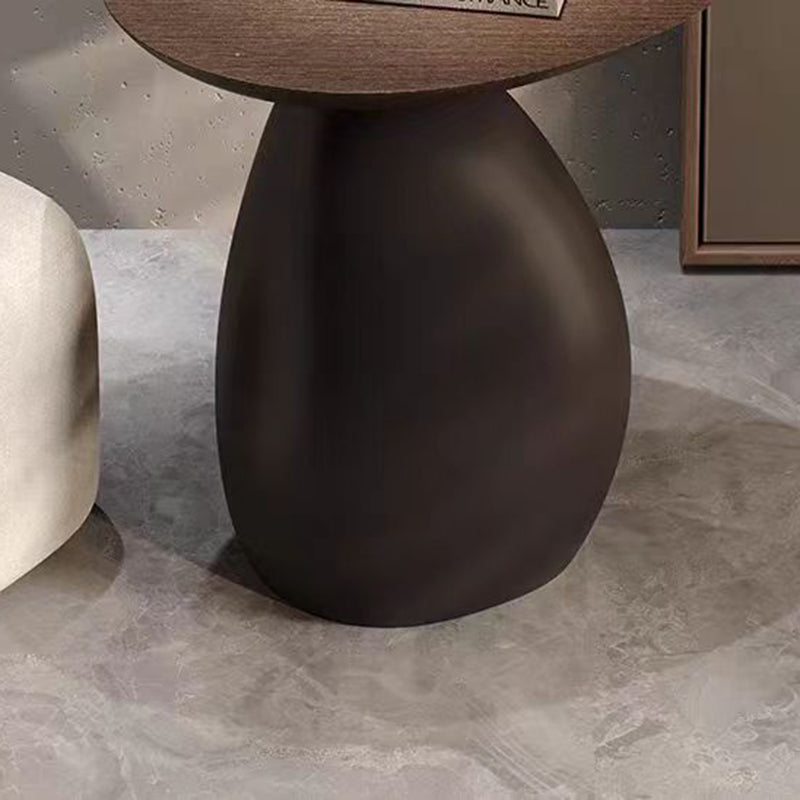 طاولة قهوة مستديرة من الراتنج بتصميم هندسي بسيط معاصر لغرفة المعيشة 