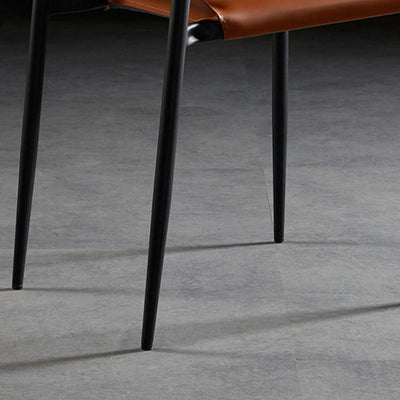 Silla de comedor apilable con respaldo de cuero nórdico contemporáneo y acero al carbono para comedor 
