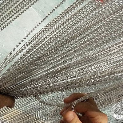 مصباح أرضي قائم من الألومنيوم والحديد بسلاسل وشراشيب إسكندنافية معاصرة بإنارة مزدوجة لغرفة المعيشة 