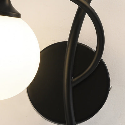 Applique murale à 2 lumières avec abat-jour en verre sphérique et ligne courbe en fer de simplicité contemporaine pour chambre 