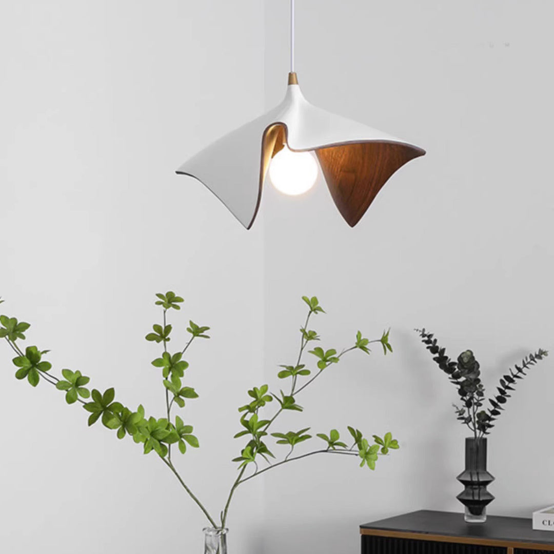 Suspension Luminaire à 1 Lumière en Forme de Feuille Irrégulière en Résine Japonaise Traditionnelle pour Salon 