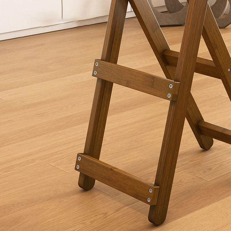 Simplicidad contemporánea Taburete de bar plegable con patas en forma de X de bambú Respaldo bajo Reposapiés para comedor 
