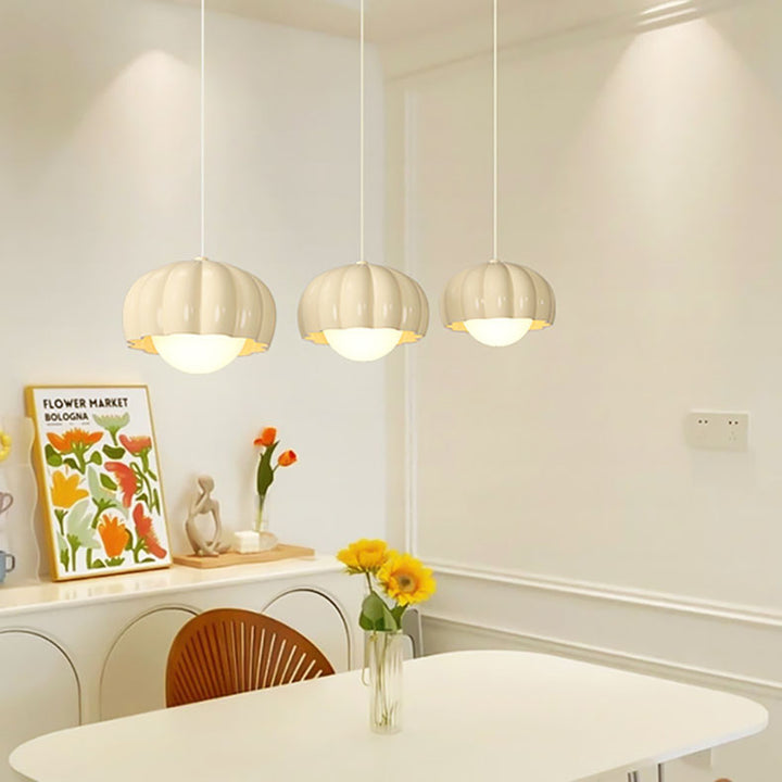 Moderne minimalistische Creme-Pod-Aluminiumharz-PE 1/3-Licht-Insel-Licht-Kronleuchter für Esszimmer 