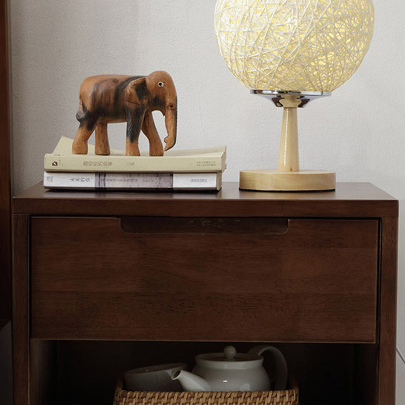 Table de chevet en bois massif scandinave contemporain avec plateau carré et 1 tiroir pour chambre 