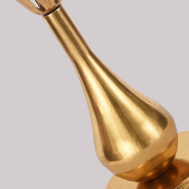 Traditionelle französische Tischlampe in Lotusform mit 1 Licht und Stoffquaste aus antikem Messing für das Home Office 