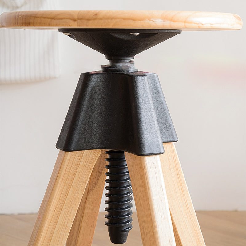 Tabouret de bar en bois massif à base de trépied ronde scandinave contemporaine avec repose-pieds pour salle à manger 