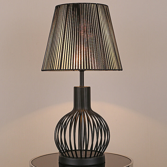 Lámpara de mesa de 1 luz con base hueca de hierro de hilo de seda hecho a mano clásico chino 