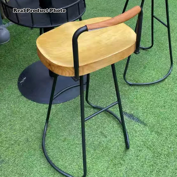 Moderner minimalistischer Barhocker aus Eisen und Kiefernholz in quadratischer Form mit niedriger Rückenlehne für das Esszimmer 