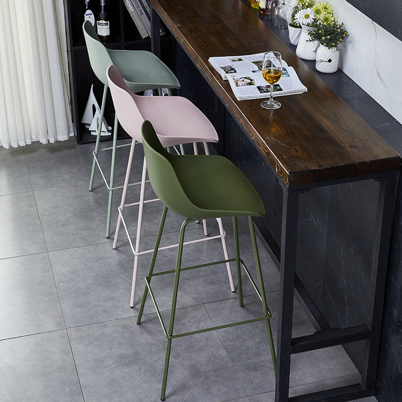 Simplicité Contemporaine Tabouret de Bar en Plastique Courbé Couleur Unie avec Dossier et Repose-pieds pour Salle à Manger 