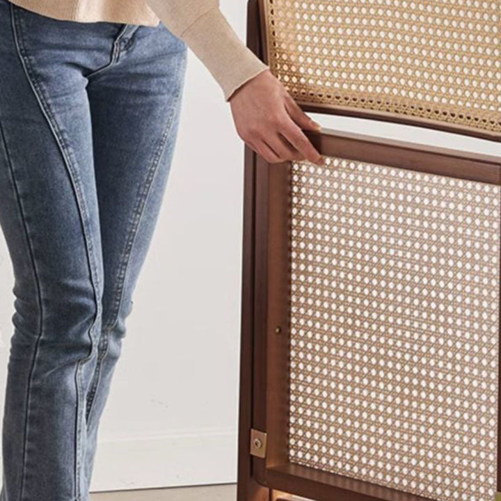 Moderner minimalistischer klappbarer Esszimmerstuhl aus quadratischem Harz-Rattan-Geflecht und Bambus mit Rückenlehne und Armlehnen für das Esszimmer 