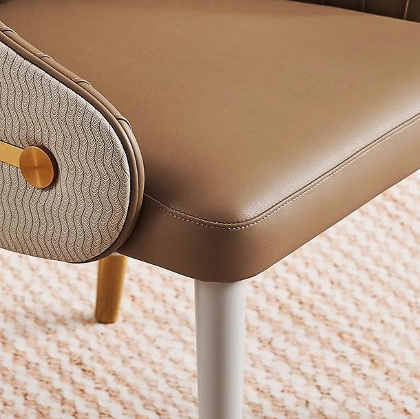 Moderner minimalistischer Esszimmerstuhl mit quadratischer, plissierter Mikrofaserleder-Polsterung, Metallgestell, Schaumstofffüllung, vier Beinen und Rückenlehne 