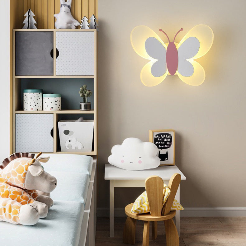 Applique murale LED en fer avec design de papillon acrylique créatif contemporain pour chambre 