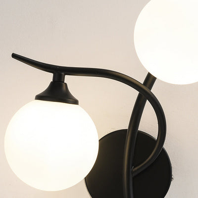 Applique murale à 2 lumières avec abat-jour en verre sphérique et ligne courbe en fer de simplicité contemporaine pour chambre 