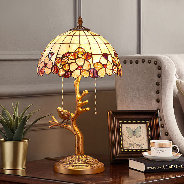 Lámpara de mesa de lujo contemporáneo con decoración de pájaro de cobre completo y pantalla de concha natural de 2 luces para hogar y oficina 