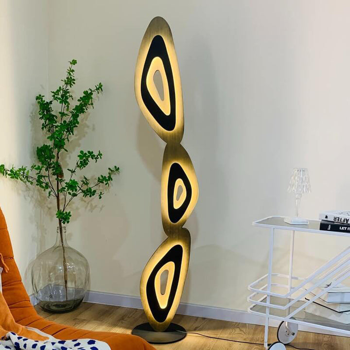 Moderne minimalistische Stehlampe mit Acrylblättern, Schatten und LED auf Hardwarebasis 