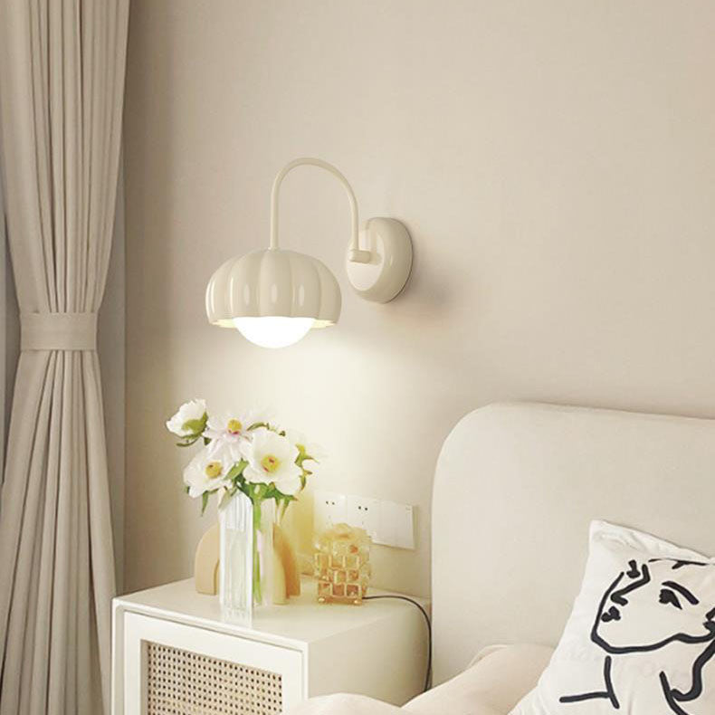 Moderne minimalistische cremefarbene ovale Wandleuchte aus Kunstharz PE mit 1 Licht für Schlafzimmer 