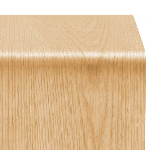 Zeitgenössischer skandinavischer N-förmiger quadratischer Beistelltisch aus massivem Holz mit 1 Ebene für das Wohnzimmer 