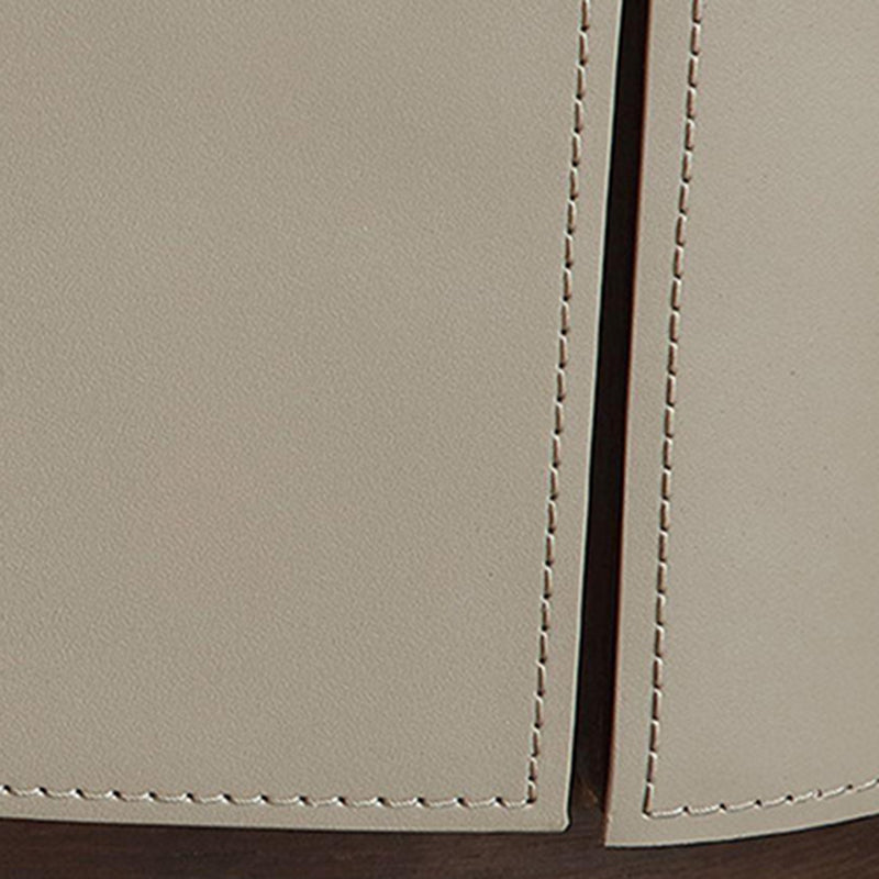 Moderner minimalistischer elliptischer Schiefer-Sattel-Leder-Walnuss-Samt-Nachttisch mit 2 Schubladen für das Bett 