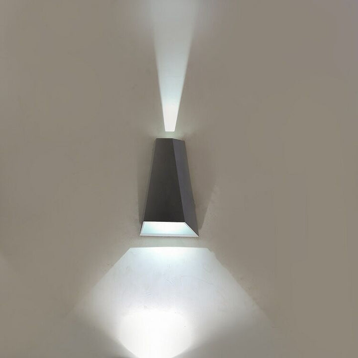 Moderne minimalistische trapezförmige Aluminium Silikon PVC Linse LED Outdoor Wandleuchte Lampe für Garten 