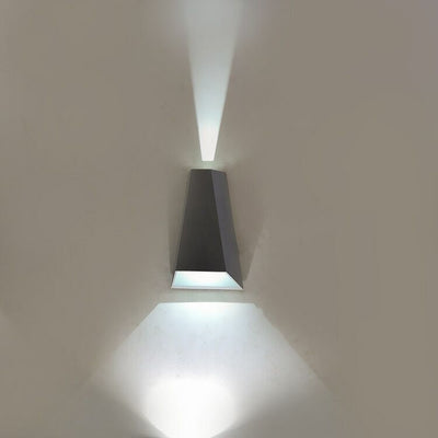 Moderne minimalistische trapezförmige Aluminium Silikon PVC Linse LED Outdoor Wandleuchte Lampe für Garten 