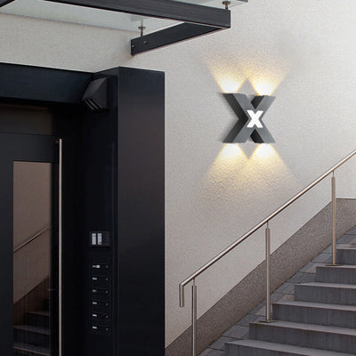 Applique murale LED en aluminium étanche minimaliste moderne en forme de X pour patio extérieur 
