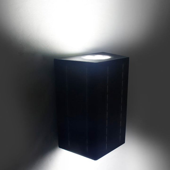 Zeitgenössische industrielle wasserdichte Solar-Quadrat-Aluminium-LED-Außenwandleuchte für den Garten 