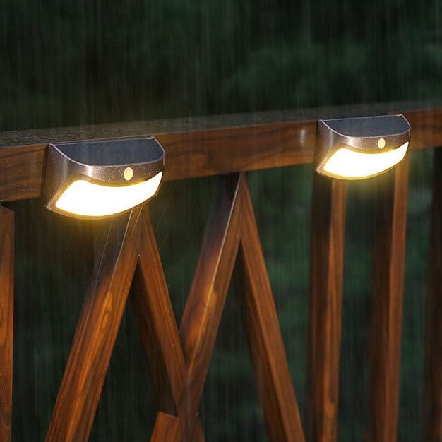 Moderne Einfachheit Kupfer Kunststoff Solar Quadratische LED Außenwandleuchte für den Garten 