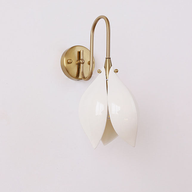 Zeitgenössische Retro-Keramik-Magnolienblumenform Eisenrahmen 1-Licht Wandleuchte für Schlafzimmer 