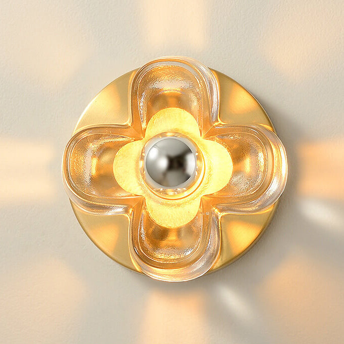 Moderne minimalistische runde quadratische Kleeblatt-Kupferglas-1-Licht-Wandleuchte für Schlafzimmer 