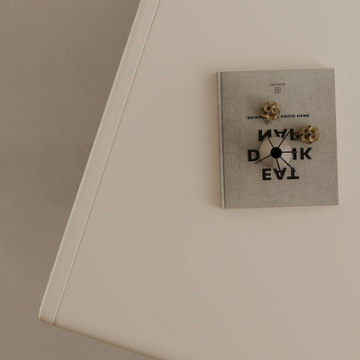 Chevet moderne minimaliste carré en pin à faible teneur en carbone avec 1 tiroir pour chambre à coucher 