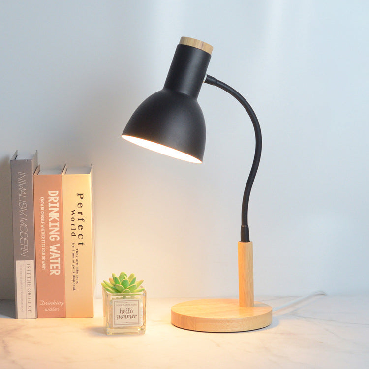 Zeitgenössische nordische Tischlampe aus Eisen mit rundem Schirm und Holzsockel, 1 Licht, für das Home Office 