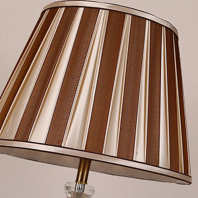 Traditionelle europäische Zylinder-Hardware-Kristallgewebe-1-Licht-Tischlampe für Schlafzimmer 