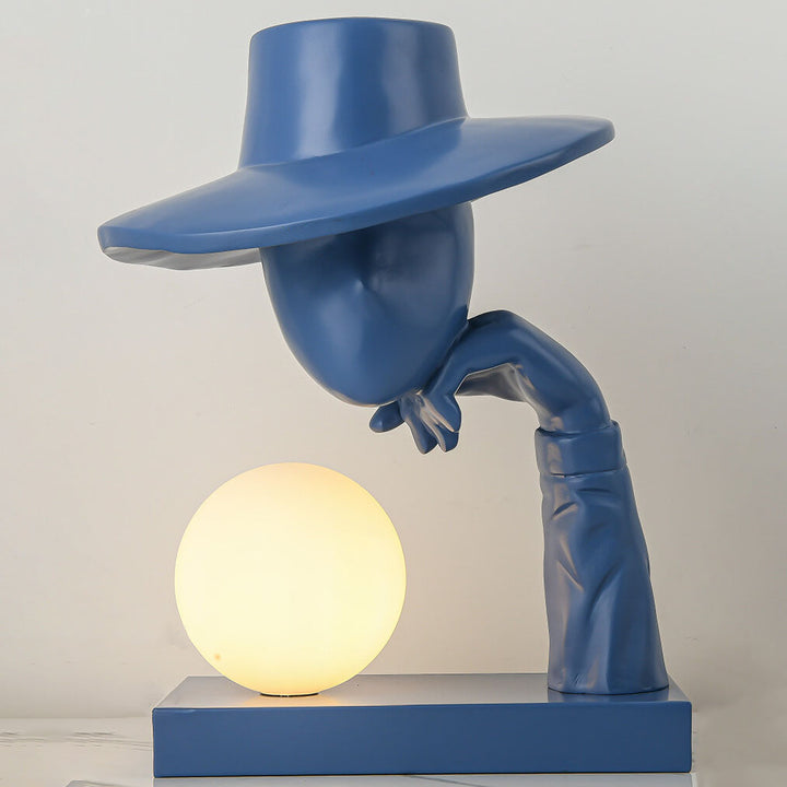 Moderne abstrakte Kunstskulptur einer menschlichen Figur mit Hut FRP 1-Licht Tischlampe 