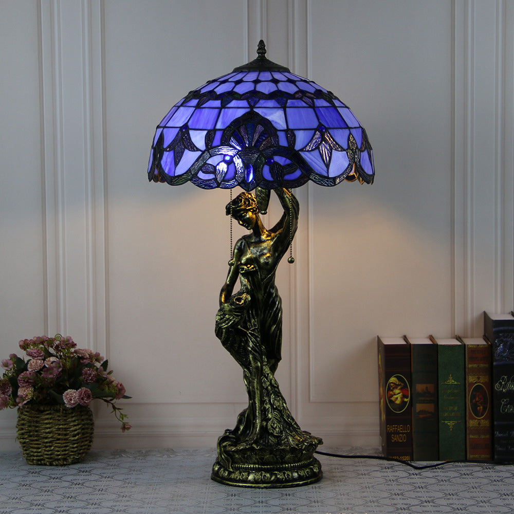 Lampe de table à 2 lumières avec base de femme jolie en forme de vache en diamant de raisin en dôme de verre en résine Tiffany traditionnel pour chevet 