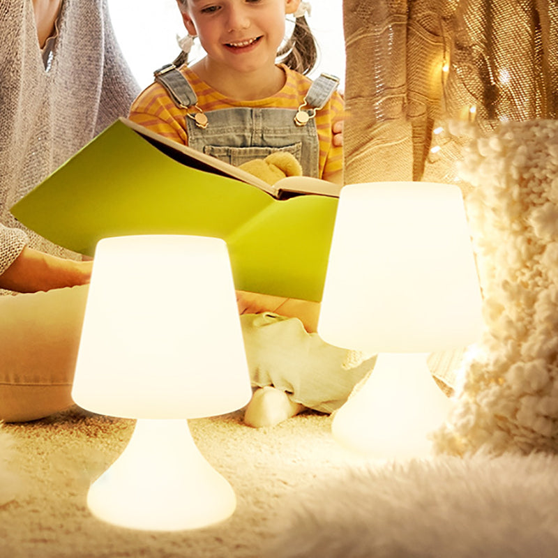 مصباح طاولة LED USB بشكل كأس PE حديث وبسيط للإضاءة الليلية للفناء الخارجي 
