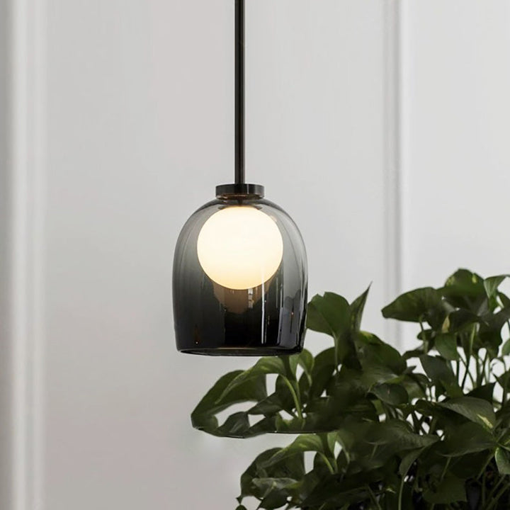 Lustre suspendu contemporain nordique en verre et fer avec une lumière pour chambre à coucher 