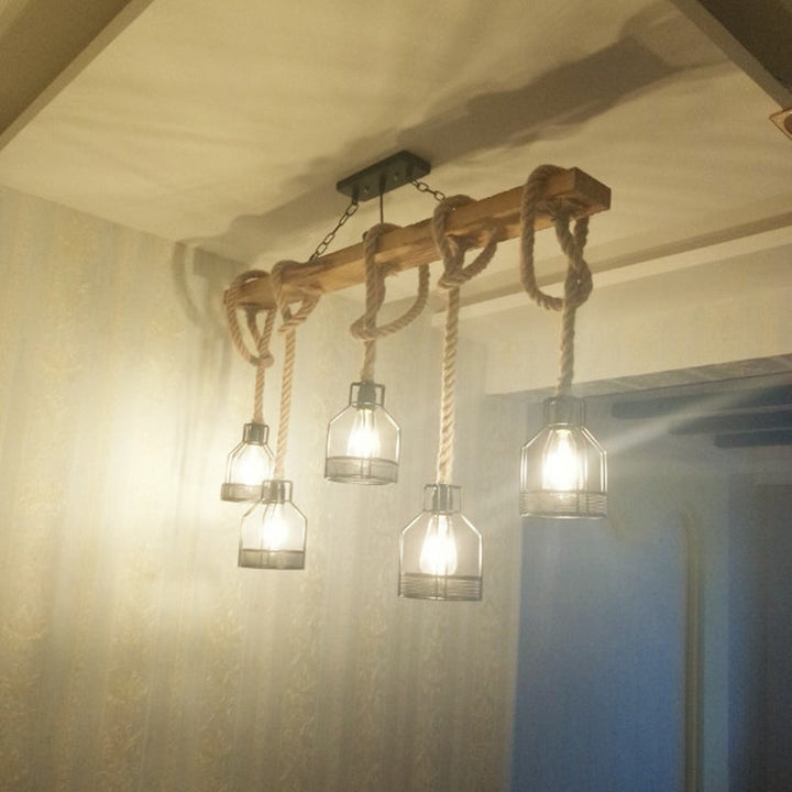 Chandelier de salle à manger à 5 lumières avec abat-jour en cage de fer et poutres en bois rustiques traditionnelles 