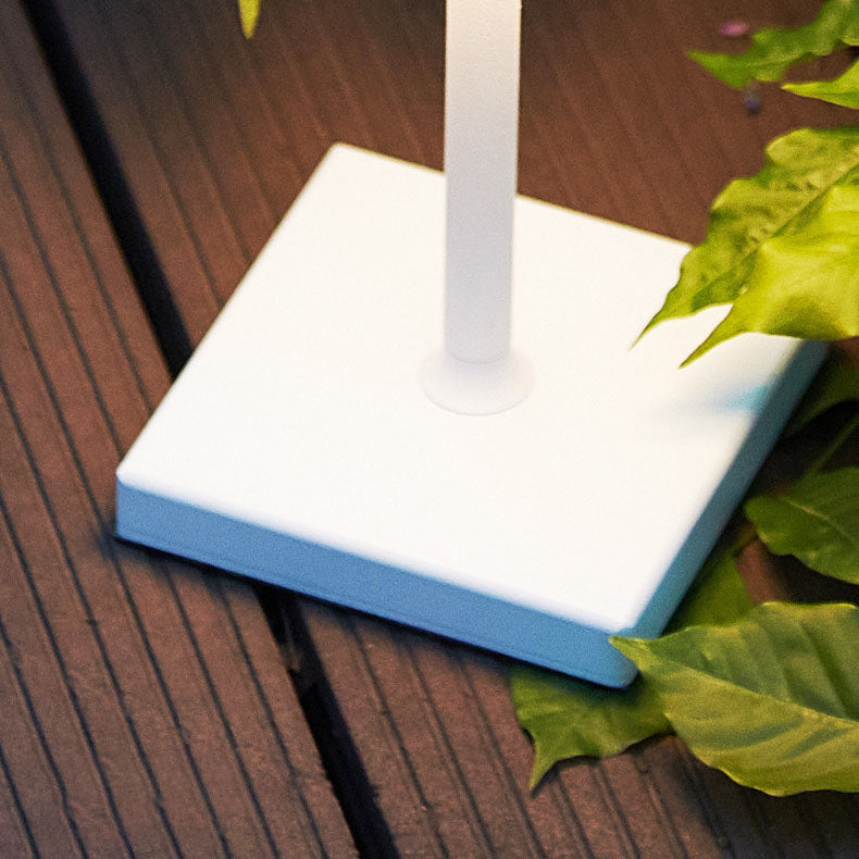 Zeitgenössische nordische Einfachheit Metall Pilz LED Tischlampe für das Schlafzimmer 