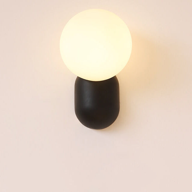 Macaron-Creme-Stil Harz-Glaskugel 1-Licht Wandleuchte 