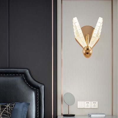 Applique murale LED en alliage de zinc acrylique créatif contemporain en forme de papillon pour chambre 
