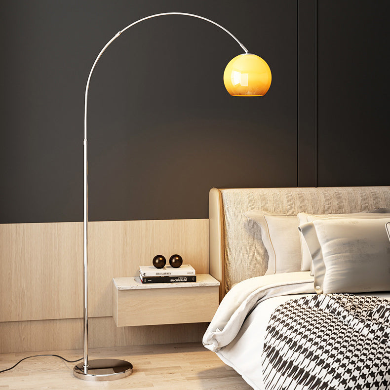 Lampe de sol contemporaine scandinave avec abat-jour rond en verre et tige de pêche en fer à 1 lumière pour salon 